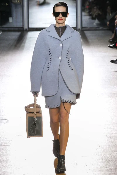 Look 18